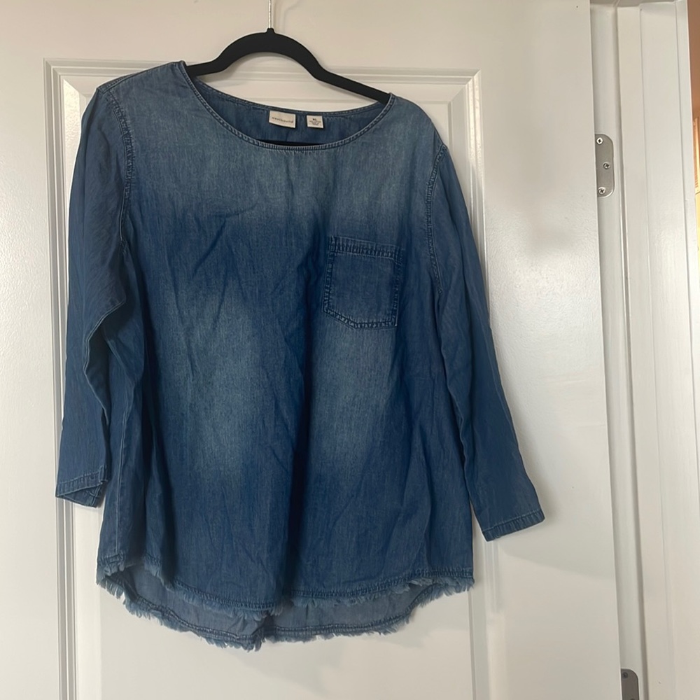 Westbound denim top with pocket and frayed hem